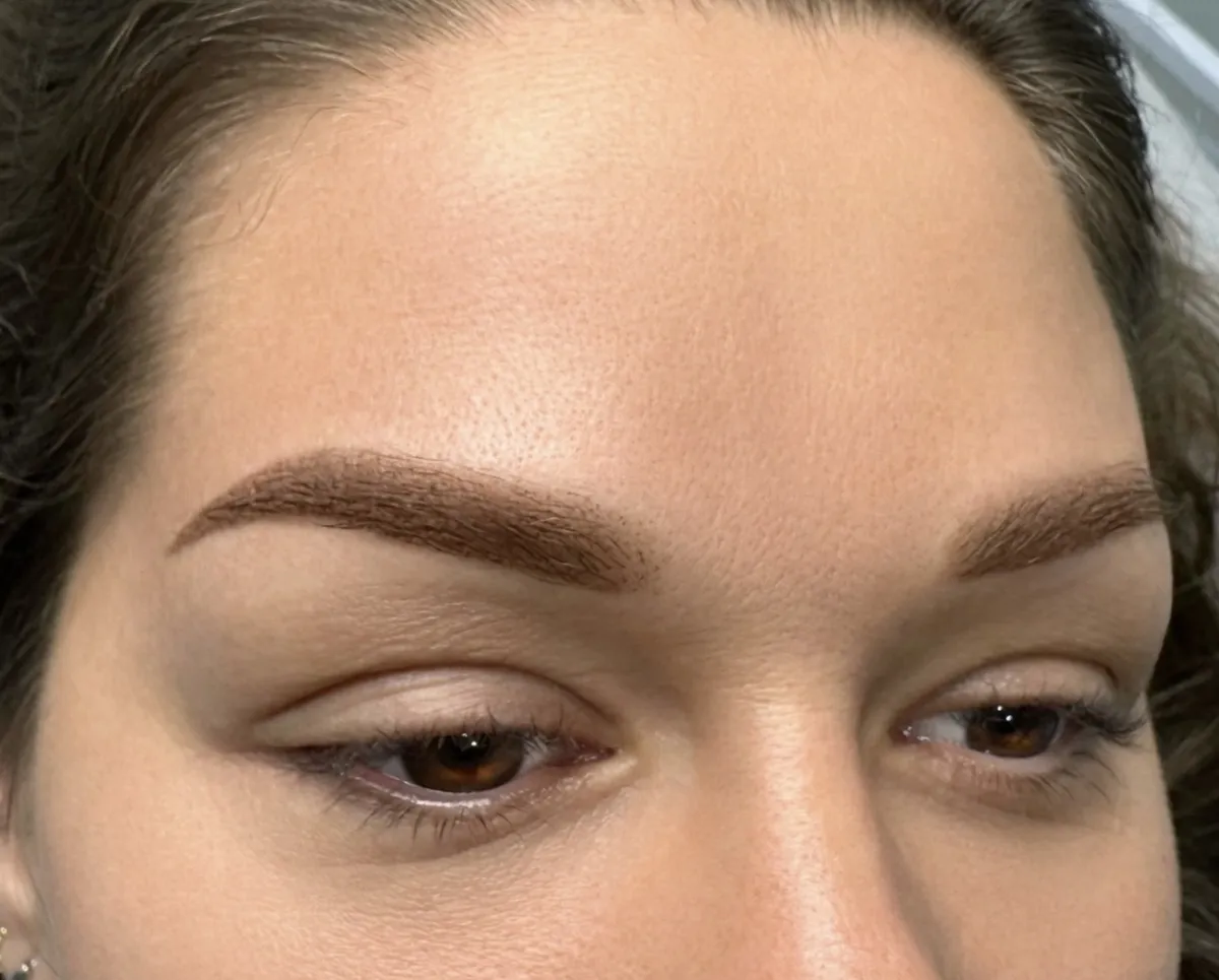 Powder Brows Vorher Nachher: Natürlich definierte Augenbrauen