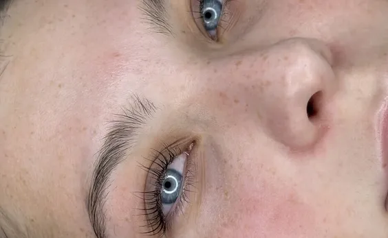 Lash Lifting für einen natürlichen, frischen Blick
