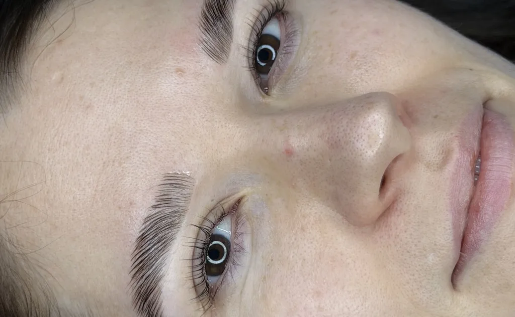 Brow Lamination für einen besonders natürlichen Look