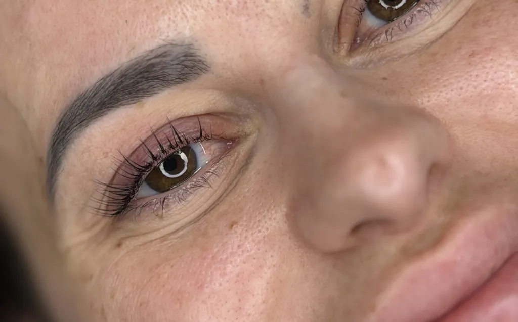 Frischer Blick für frischgebackene Mamas Korean Lash Lifting